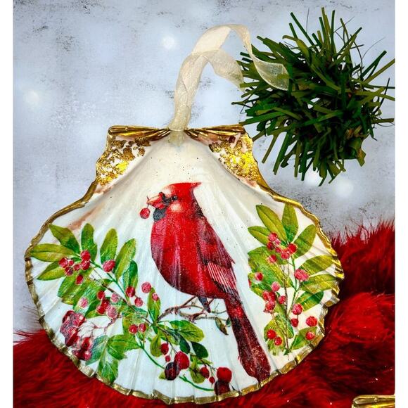 Hand Painted Red Cardinal Ornament Trinket Dish Sea Scallop Shell Holiday Gift - Picture 1 of 10